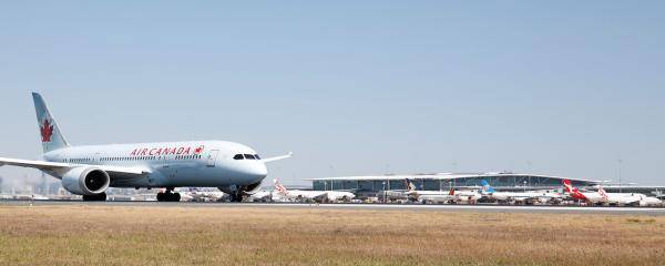 Air Canada landing at Brisbane Airport